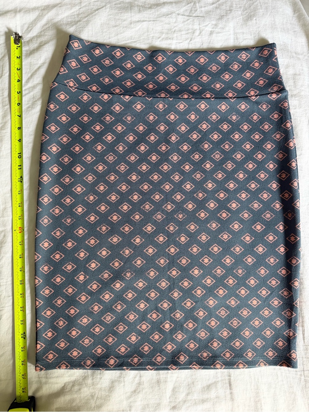 LuLaRoe Gray Pencil Skirt with Pink Diamond Print